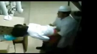 گھوبگھرالی بالوں والی سنہرے بالوں والی ، دیتا ہے ، اسے ایک اردو میں سیکسی کہانیاں گہری حلق دھچکا کام
