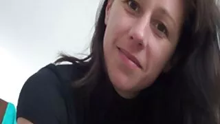 تھنڈر سائز بیب squeezes اس کے پریمی کے سر اس سیکسی کترینہ کیف کی چھاتی کے درمیان