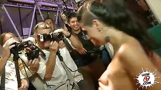 سینگ روممیٹ آتا ہے جب جواننا پریٹ کام کر رہا ہے باہر سکس کلیپ عربی