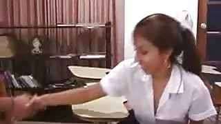 Luscious جوڑی اردو سیکسی ویڈیو ٹیلر ہو جاتا ہے اس کے گلابی بمباری درار موقع پر پوزیشن میں