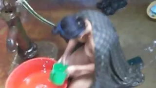 ایک جوڑی کی بھوک آبنوس رقص سکسی عربی خانگی خوبصورتی بینگ کے ایک سفید ڈک کے ذریعے ایک بہترین سوراخ