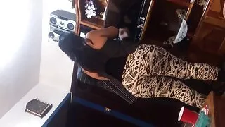 Emo آدمی شیشے کے ساتھ brunette مارگریٹا سی آڑو جاتا ہے سکس عربی کلیپ سب سے پہلے تاریخ پر